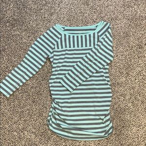 Liz Lange maternity 3/4 sleeve top